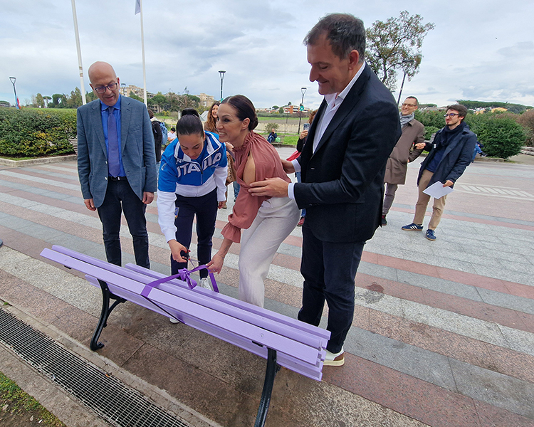 Inaugurata la PANCHINA LILLA per sensibilizzare sui Disturbi della Nutrizione e Alimentazione (DNA) - Policlinico Tor Vergata